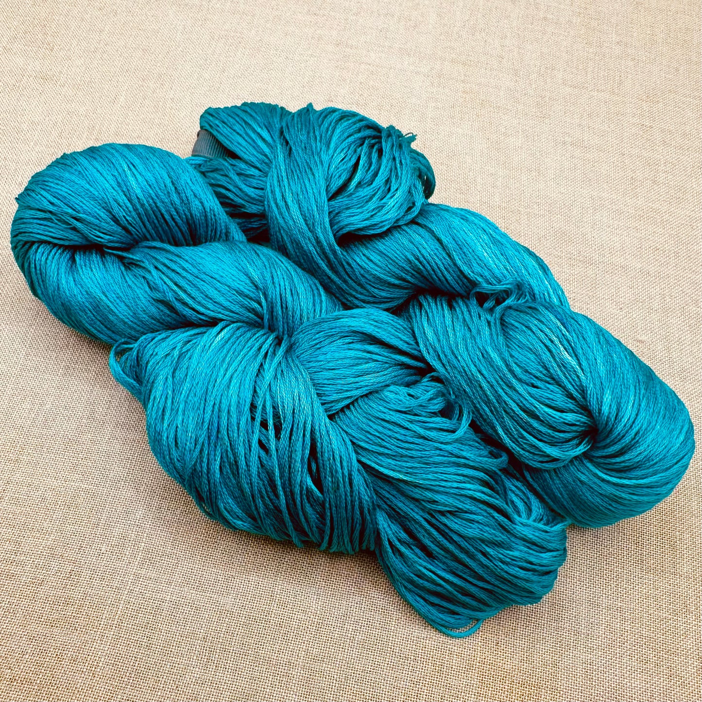 Roxy Floss Collection MINI HANK (approx. 192 yds) - Blue Raspberry