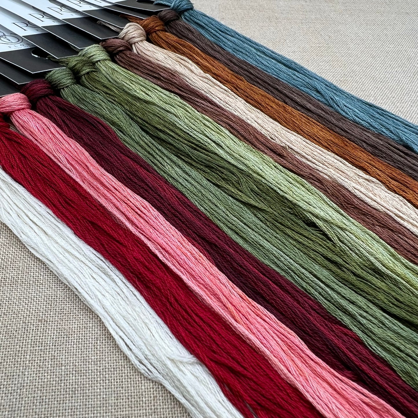 Jeannette Douglas Designs - A Festive Wish - Booklet Chart and/or Roxy Floss Conversion