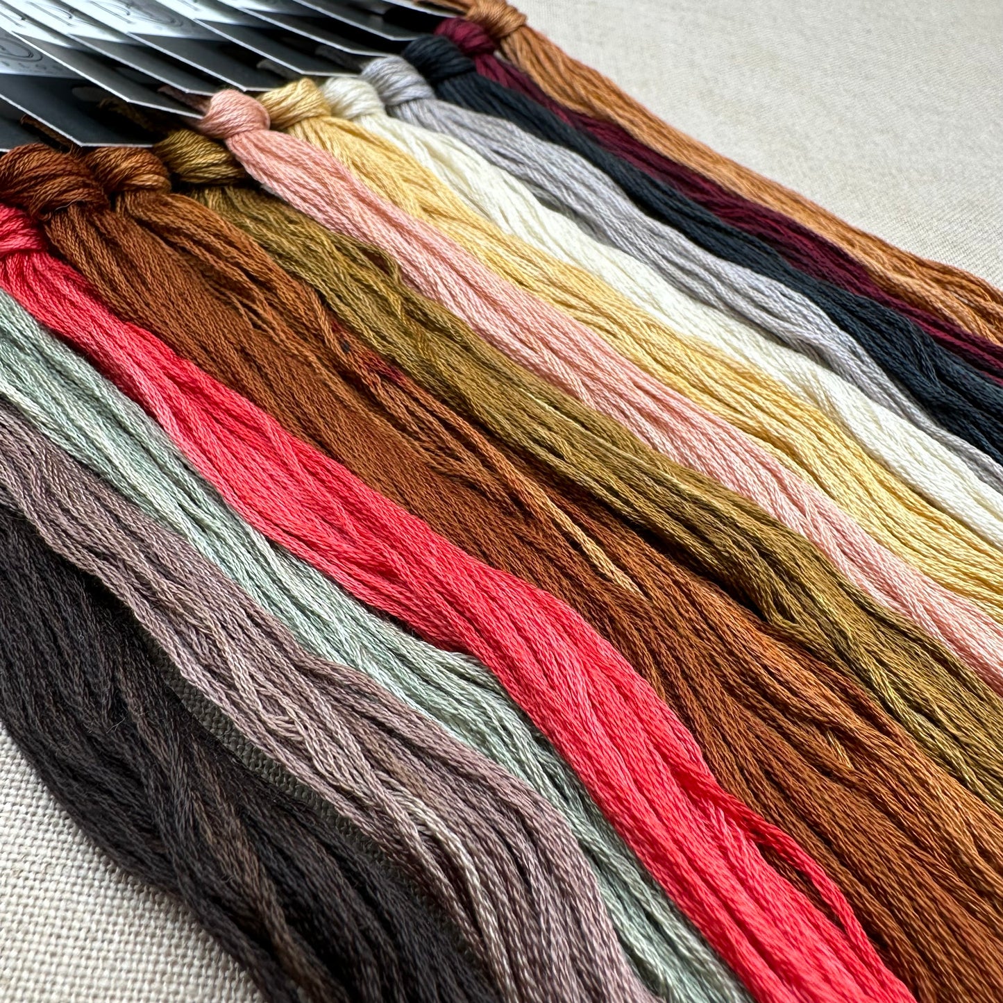 The Artsy Housewife - Abalonia's Apple Tree - Chart and/or Roxy Floss Conversion