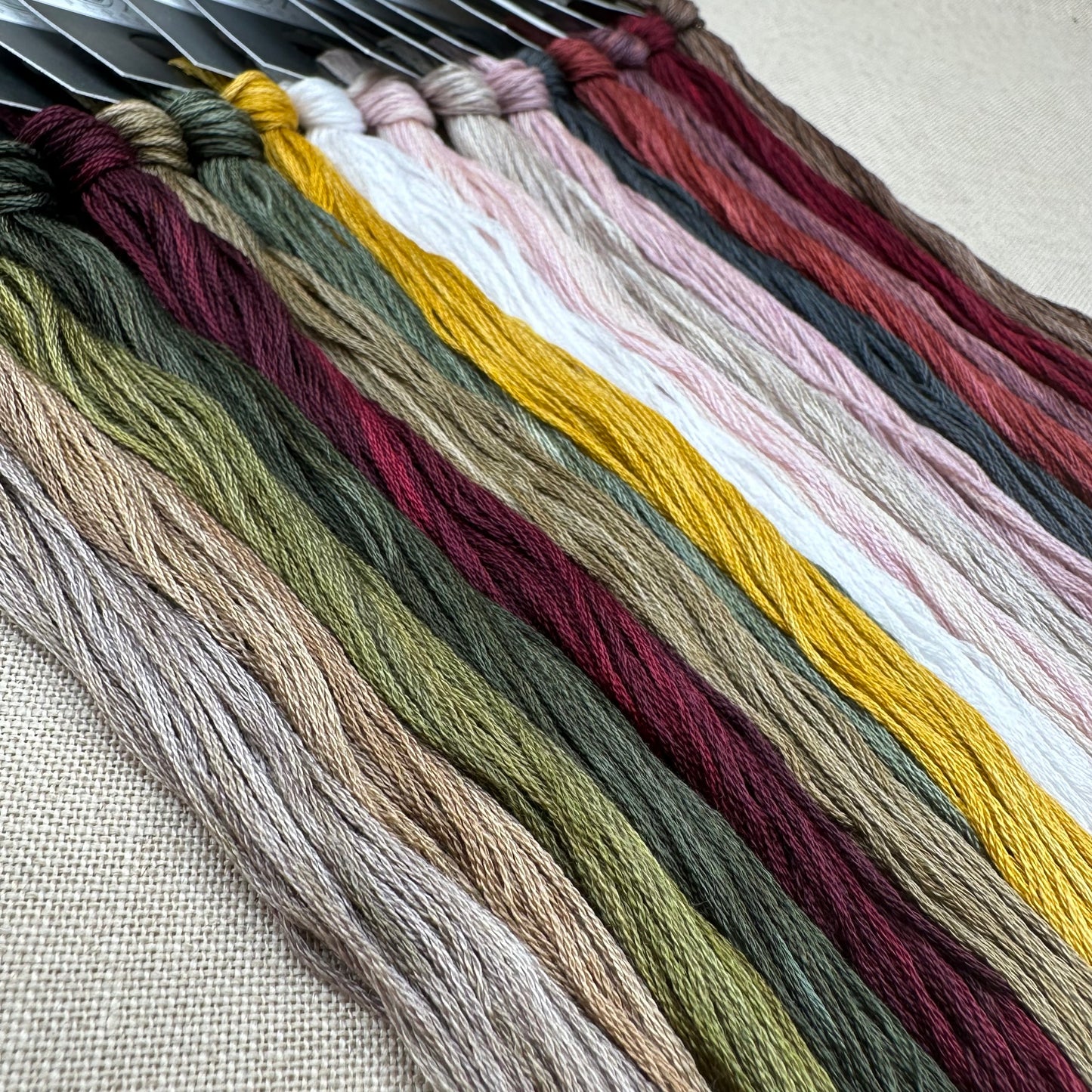 Shakespeare's Peddler - Jenny Bean's Christmas Sampler - Booklet Chart and/or Roxy Floss Conversion