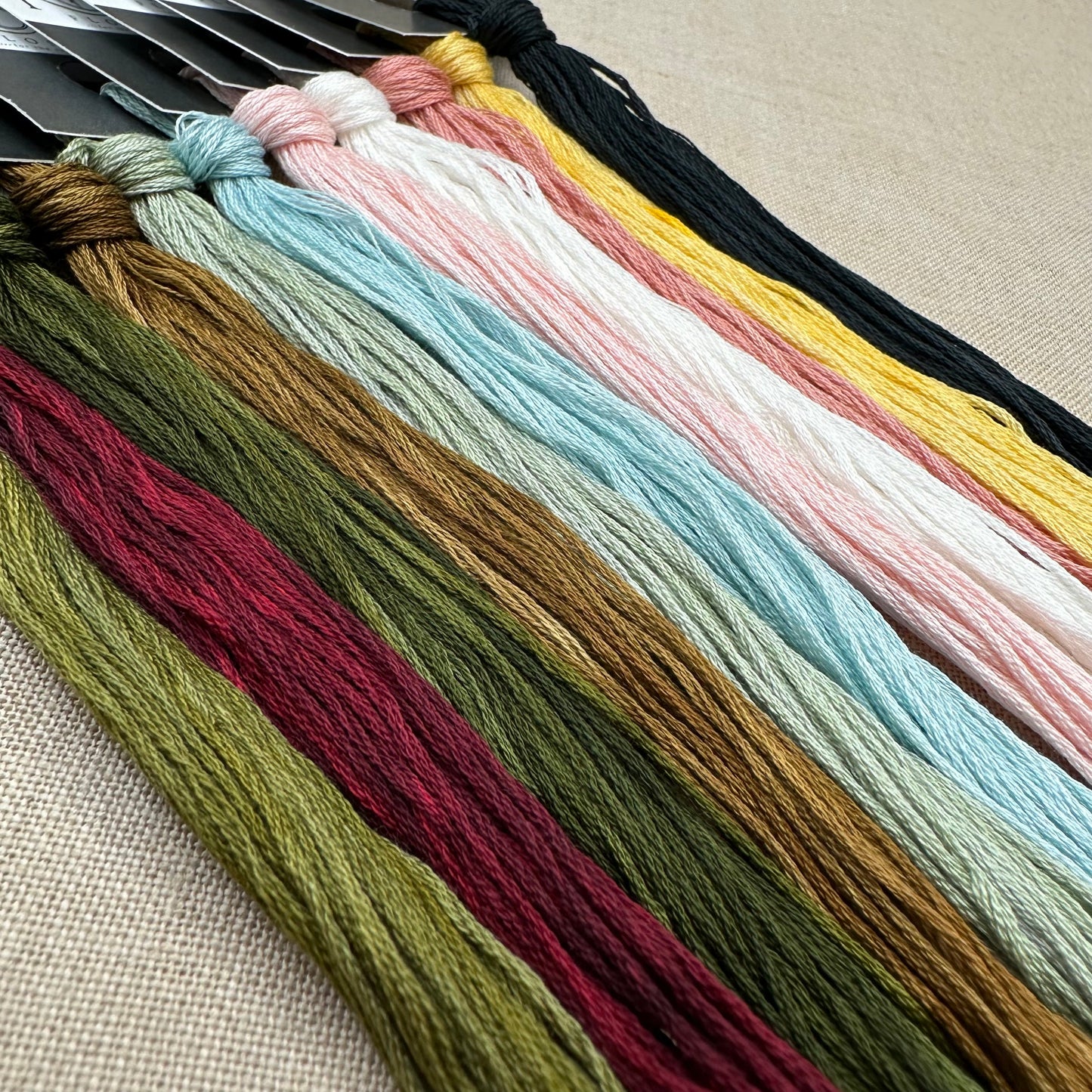 The Artsy Housewife - Lake House - Chart and/or Roxy Floss Conversion