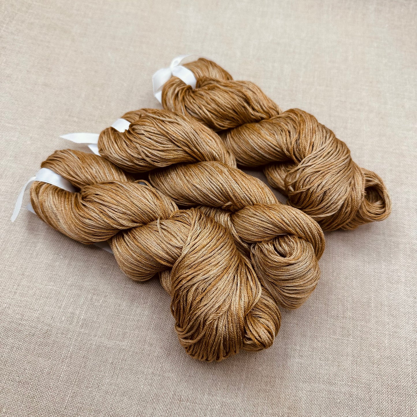 Roxy Floss Collection MINI HANK (approx. 192 yds) - Crème Brûlée