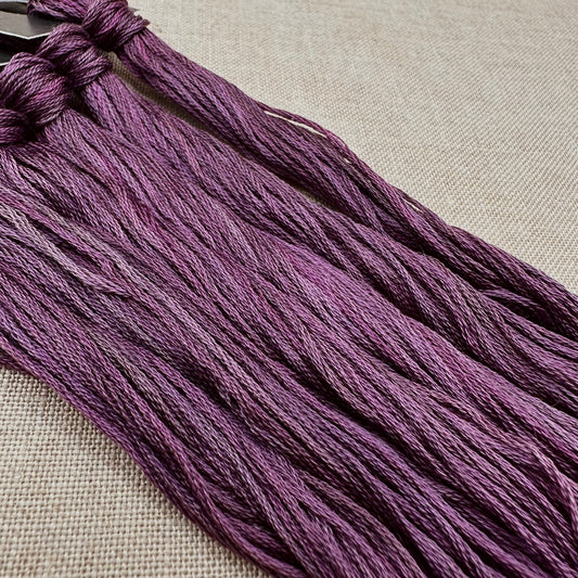 Roxy Floss Collection 8yd Crème de Violette