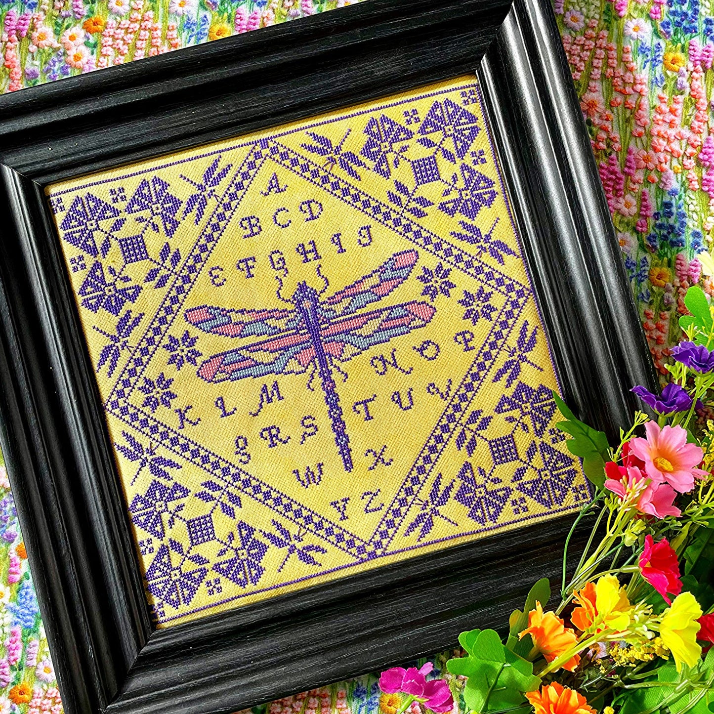 Yasmin's Made with Love - Dragonfly Quaker - Chart IH and/or Roxy Floss Conversion