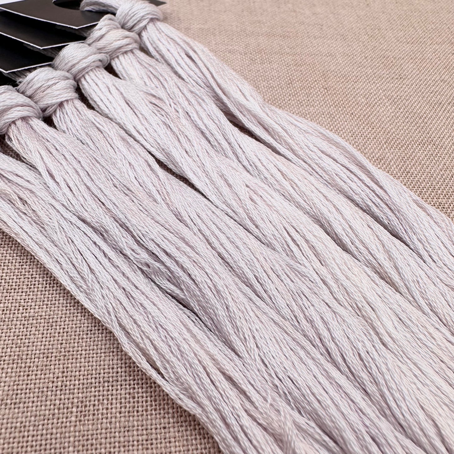 Roxy Floss Collection 8yd Hint Hint