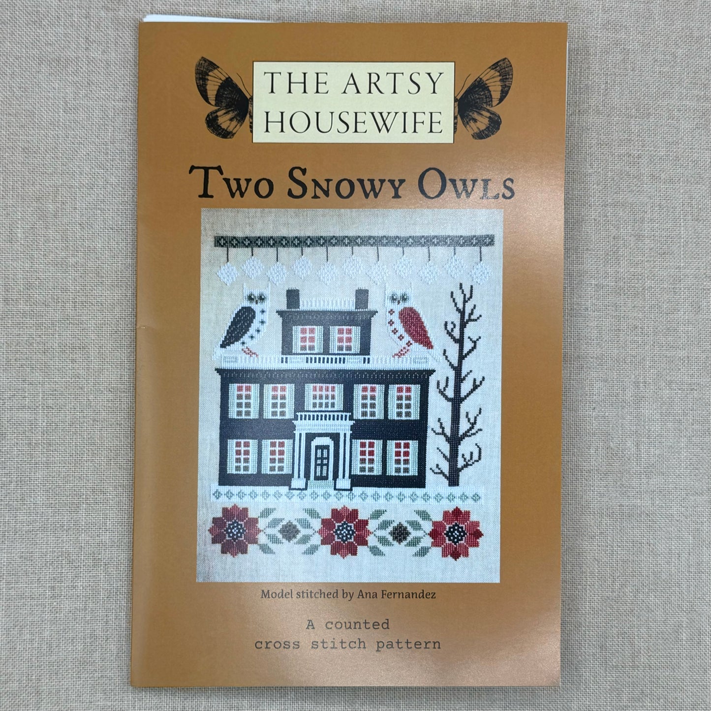 The Artsy Housewife - Two Snowy Owls - Chart and/or Roxy Floss Conversion