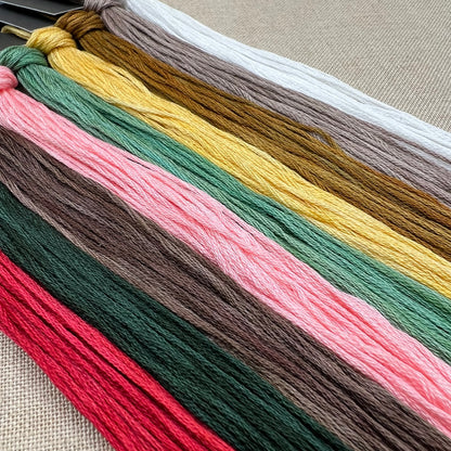 The Artsy Housewife - Christmas Cat - Chart and/or Roxy Floss Conversion