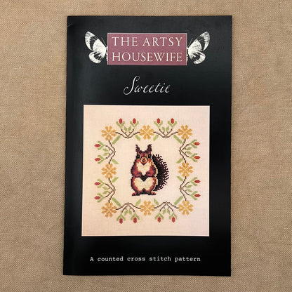 The Artsy Housewife - Sweetie - Chart IH and/or Roxy Floss Conversion