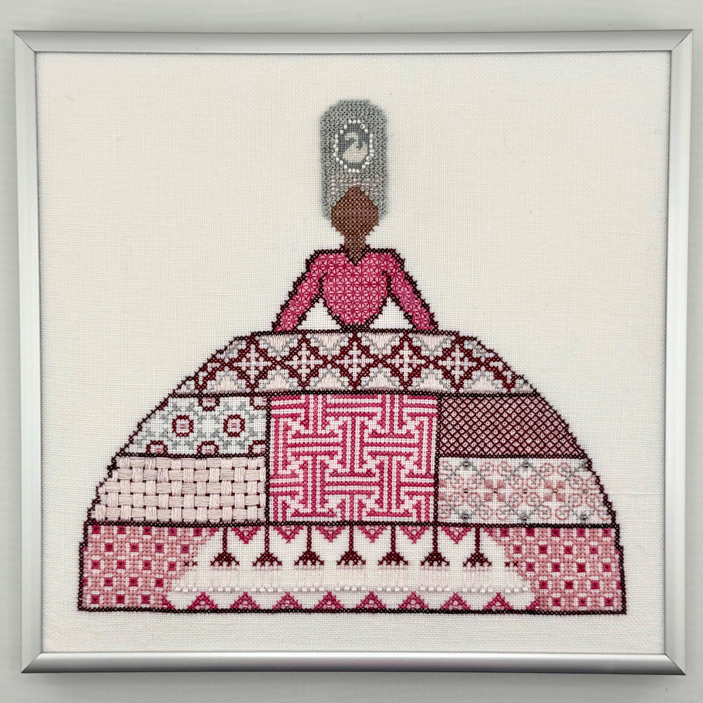 Maximum Cross Stitch - Queen Charlotte - Booklet Chart and/or Roxy Floss