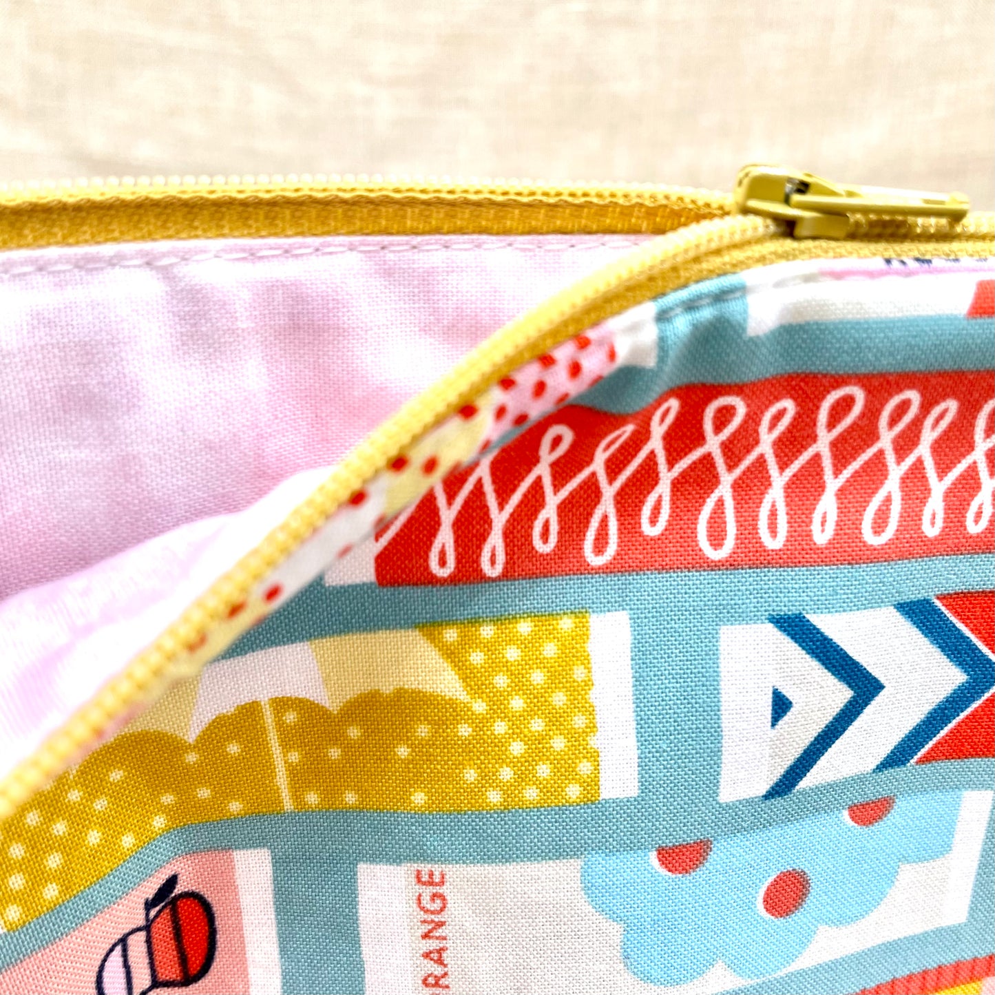 Annie Get Your Gum - Small Project Bag with Roxy Floss Co. Set