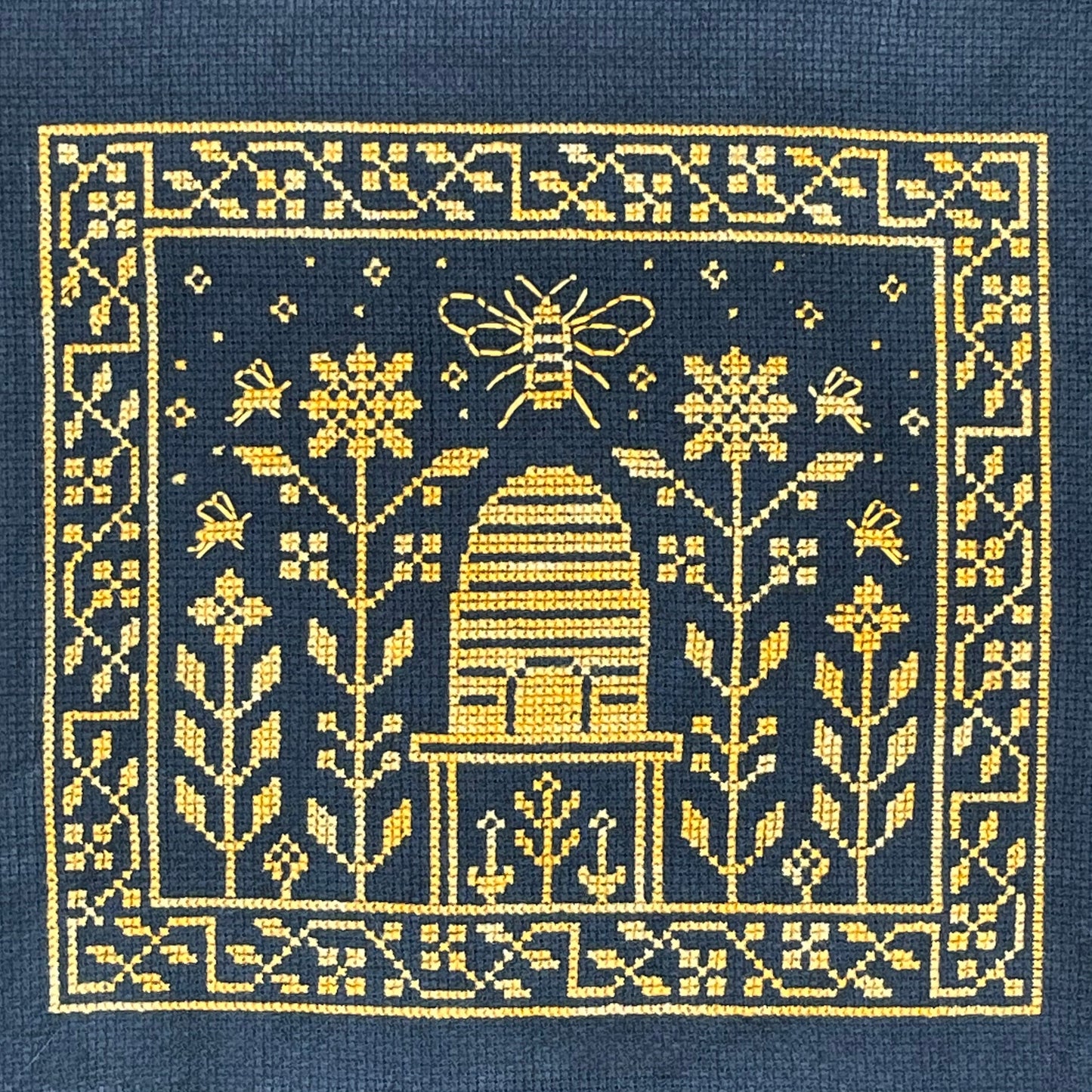 Modern Folk Embroidery - How Doth The Little Busy Bee: A Beekeeper's Pincushion - Booklet Chart